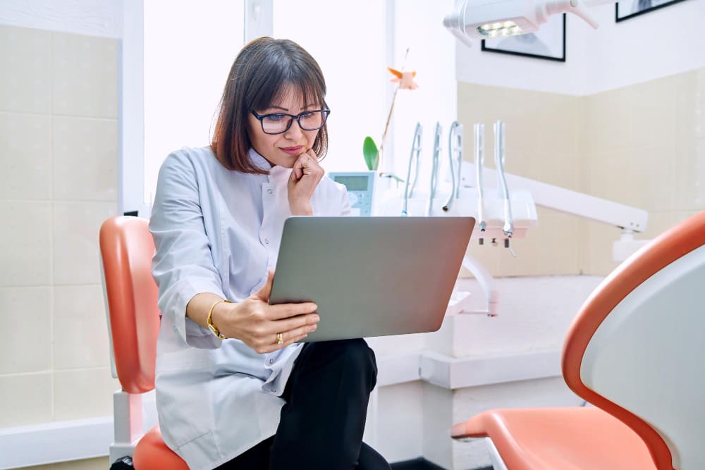 O que todo dentista precisa saber antes de investir no digital